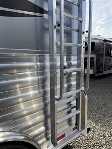 2027 4 Star Trailers 3-Horse Deluxe Gooseneck 8' Wide   - Photo 15 - Olympia, WA 98501
