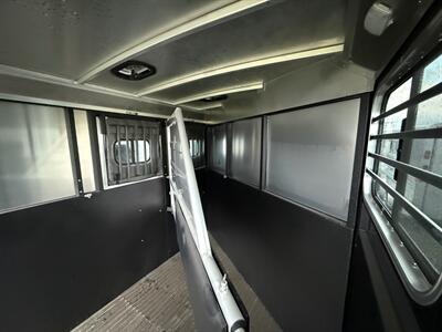 2025 LOGAN COACH Bullseye 2-Horse Bumper Pull - Photo 8 - Olympia, WA 98501