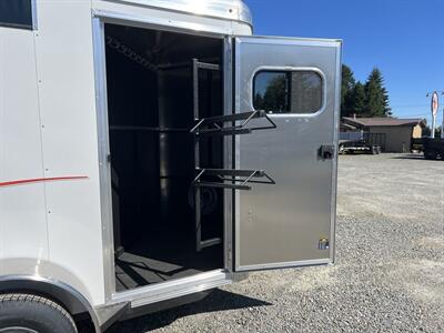 2025 Logan Coach Crossfire BP 2H Horse Trailer   - Photo 3 - Olympia, WA 98501