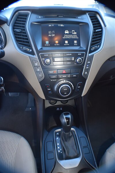 2017 Hyundai Santa Fe SE - Photo 23 - Las Vegas, NV 89146