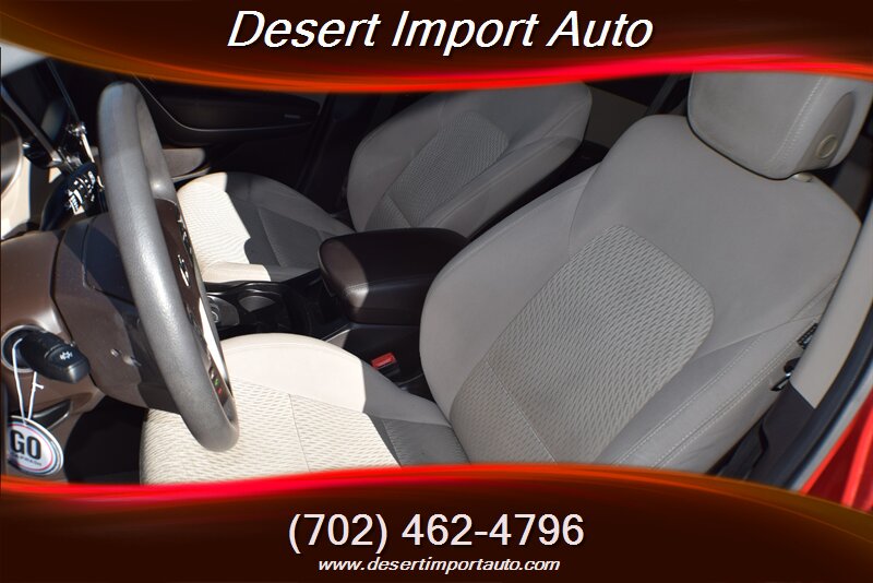 2017 Hyundai Santa Fe SE - Photo 12 - Las Vegas, NV 89146