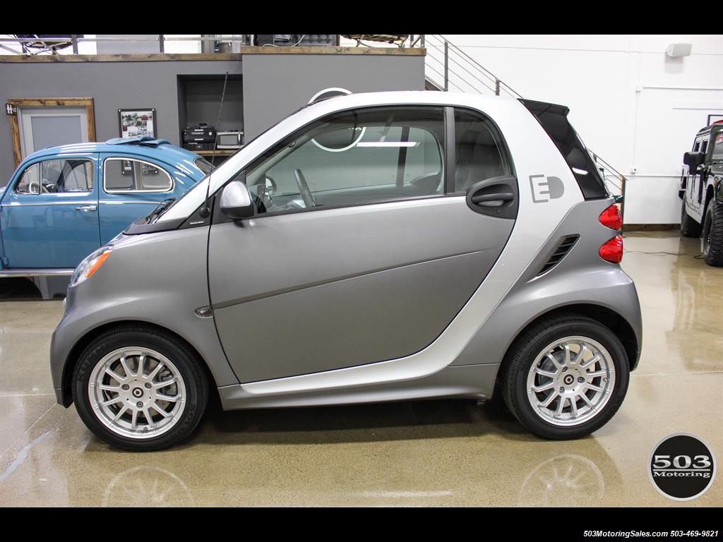2013 Smart fortwo passion electric; Matte Gray w/ Less than 6k Miles   - Photo 2 - Beaverton, OR 97005