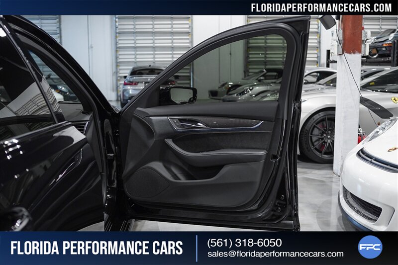 2023 Cadillac CT5-V Blackwing   - Photo 33 - Riviera Beach, FL 33407