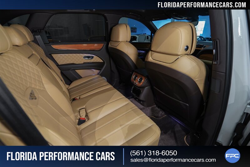 2021 Bentley Bentayga V8   - Photo 30 - Riviera Beach, FL 33407