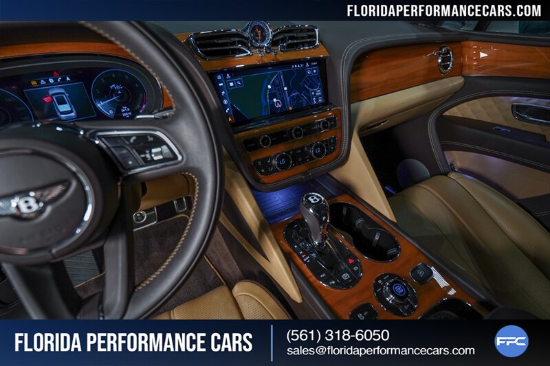 2021 Bentley Bentayga V8   - Photo 21 - Riviera Beach, FL 33407