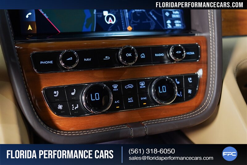 2021 Bentley Bentayga V8   - Photo 49 - Riviera Beach, FL 33407