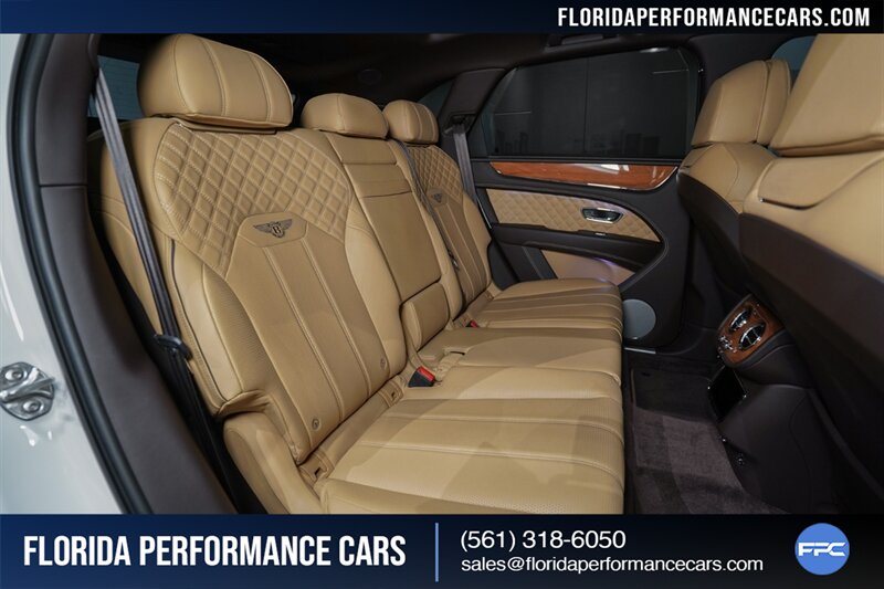 2021 Bentley Bentayga V8   - Photo 31 - Riviera Beach, FL 33407