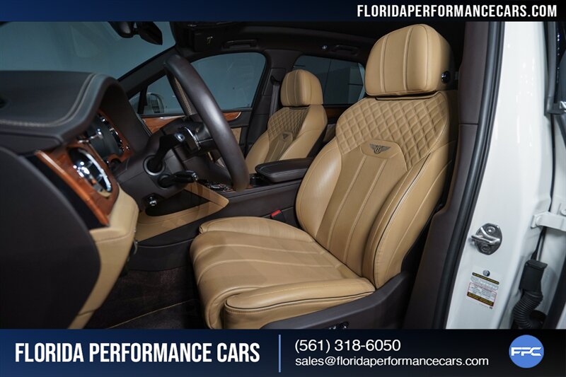 2021 Bentley Bentayga V8   - Photo 20 - Riviera Beach, FL 33407