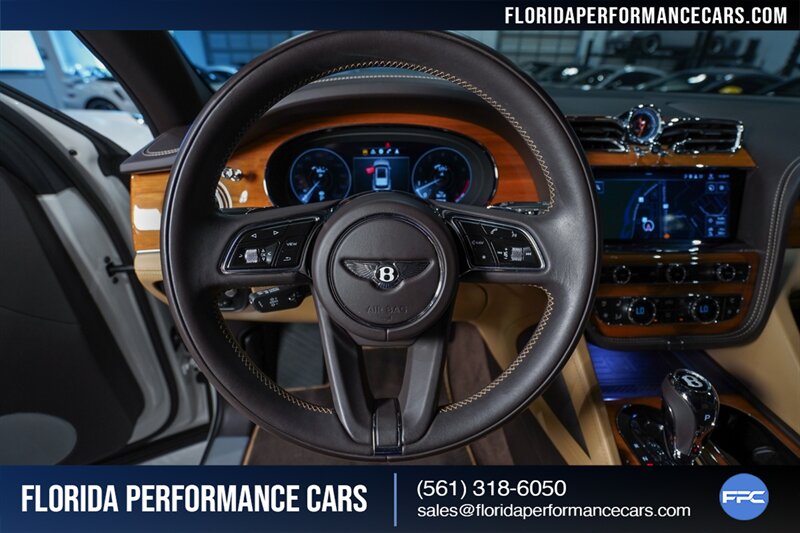 2021 Bentley Bentayga V8   - Photo 22 - Riviera Beach, FL 33407