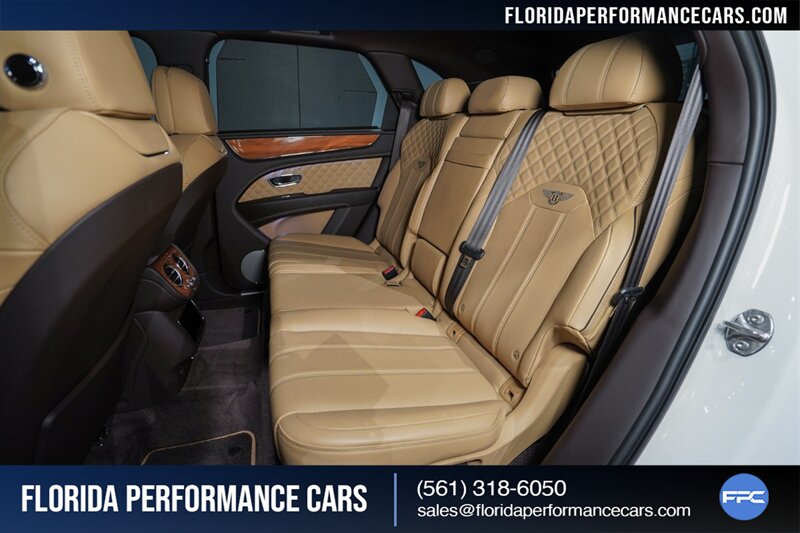 2021 Bentley Bentayga V8   - Photo 28 - Riviera Beach, FL 33407