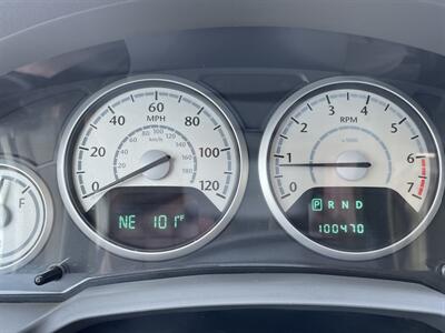 2010 Chrysler Town & Country Touring   - Photo 10 - Bakersfield, CA 93305