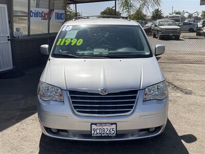 2010 Chrysler Town & Country Touring   - Photo 4 - Bakersfield, CA 93305