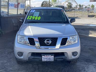 2012 Nissan Frontier SV V6   - Photo 2 - Bakersfield, CA 93305