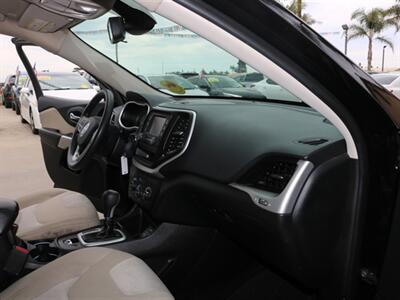 2018 Jeep Cherokee Latitude   - Photo 23 - Santa Maria, CA 93458