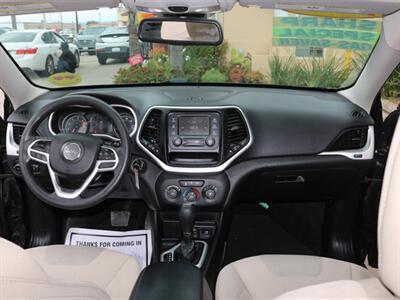 2018 Jeep Cherokee Latitude   - Photo 27 - Santa Maria, CA 93458