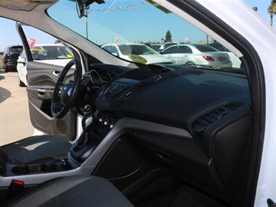2015 Ford Escape SE   - Photo 21 - Santa Maria, CA 93458