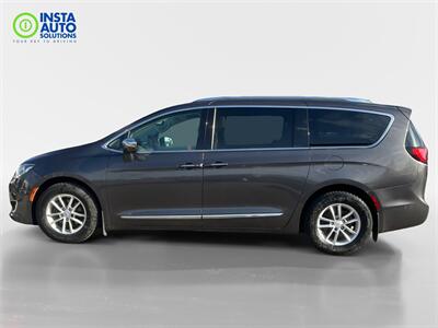 2017 Chrysler Pacifica Limited   - Photo 2 - St Albert, AB T8N 3Z7