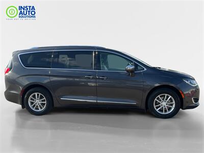 2017 Chrysler Pacifica Limited   - Photo 6 - St Albert, AB T8N 3Z7