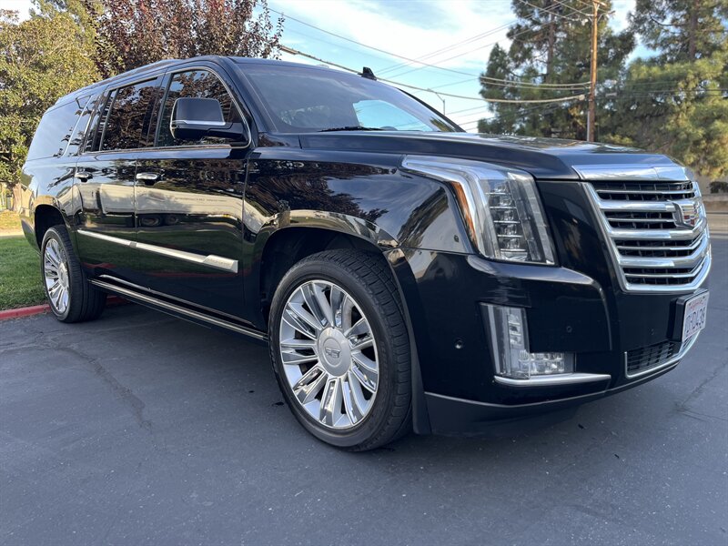 2018-Cadillac-Escalade ESV-1GYS4KKJ5JR218358