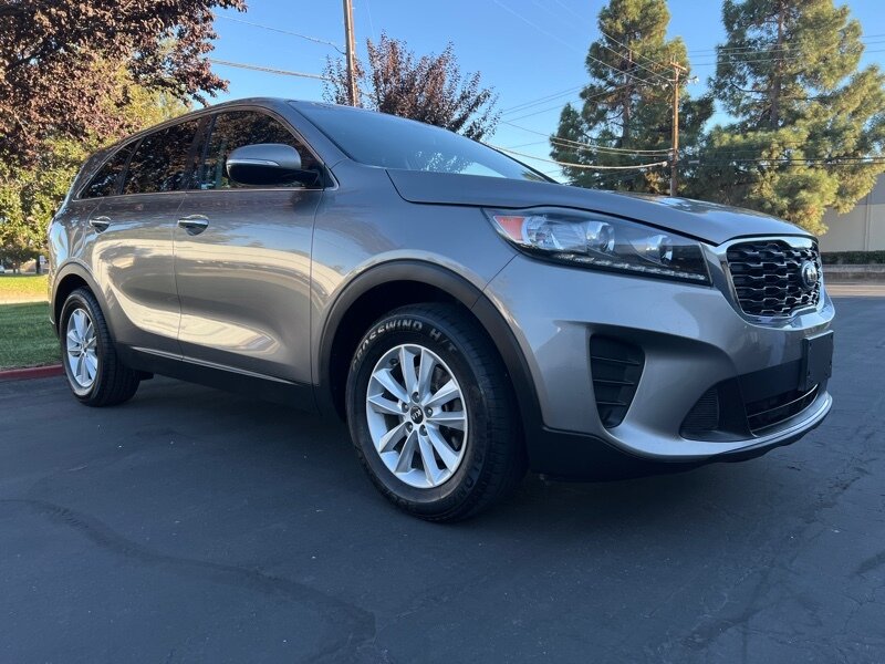 2019-Kia-Sorento-5XYPG4A51KG546055