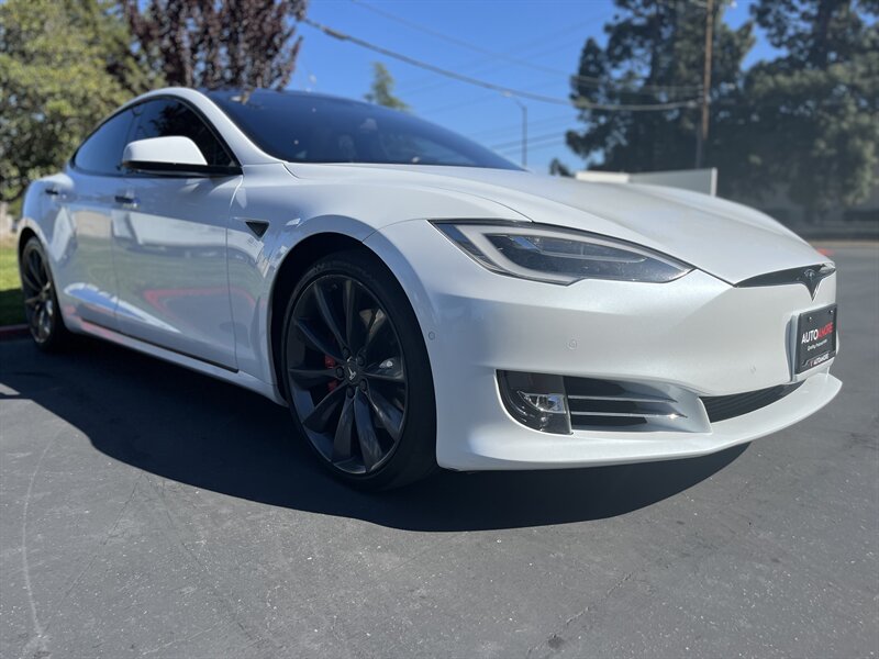 2016-Tesla-Model S-5YJSA1E40GF153366