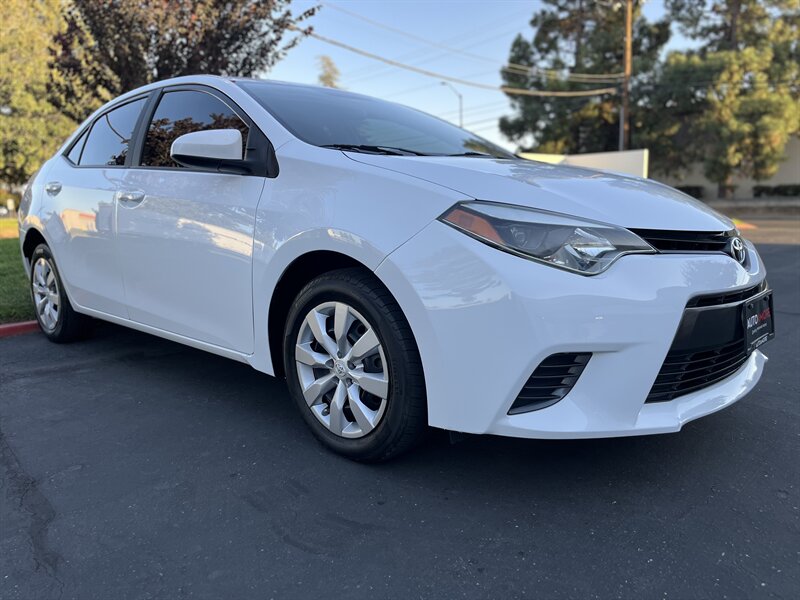 2015-Toyota-Corolla-5YFBURHE6FP309018