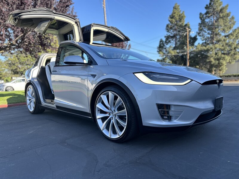 2016-Tesla-Model X-5YJXCAE41GFS00369
