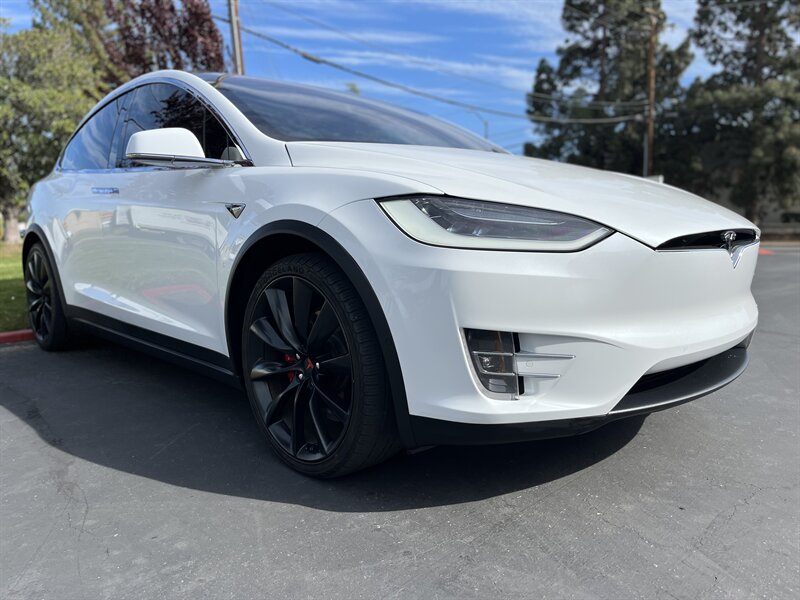 2018-Tesla-Model X-5YJXCBE45JF127827