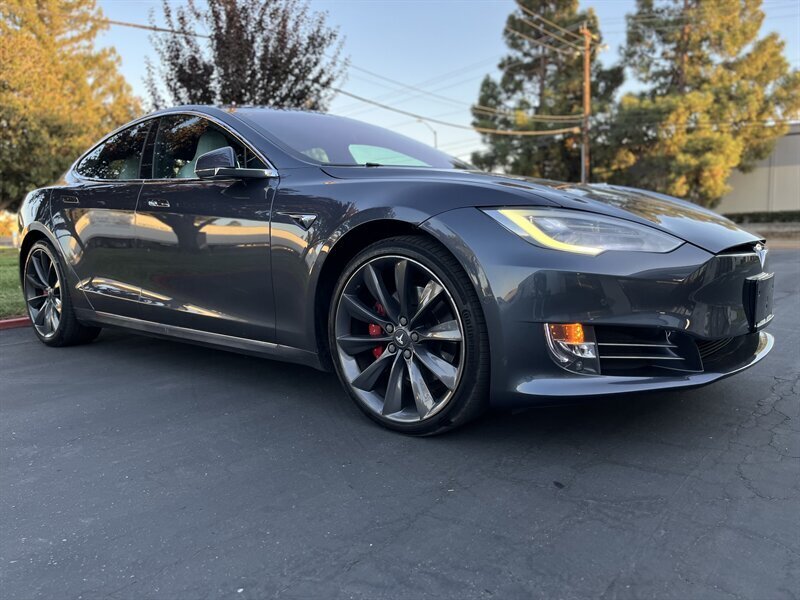 2018-Tesla-Model S-5YJSA1E46JF259067