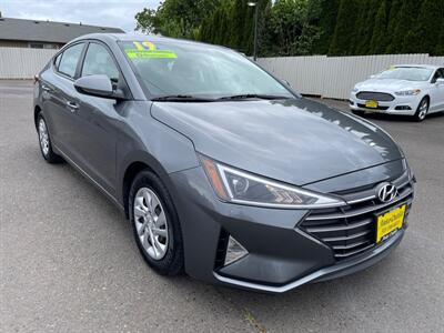 2019 Hyundai ELANTRA SE  