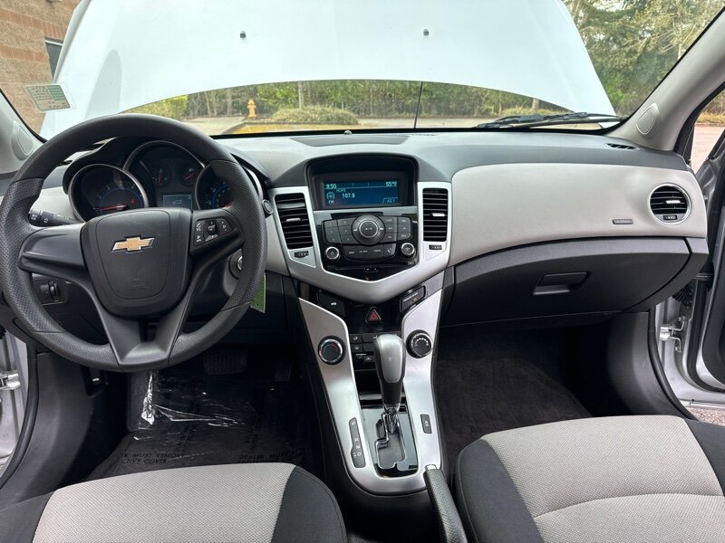 2016 Chevrolet Cruze Limited LS Auto photo