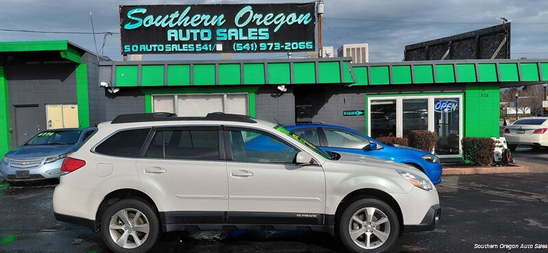 2013 Subaru Outback 2.5i Limited   - Photo 1 - Medford, OR 97501