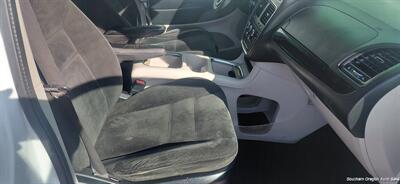 2016 Dodge Grand Caravan SXT Plus   - Photo 2 - Medford, OR 97501