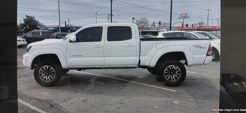 2011 Toyota Tacoma V6  