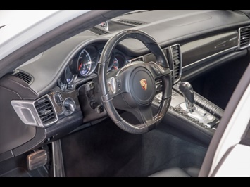 2015 Porsche Panamera Turbo   - Photo 25 - Nashville, TN 37217