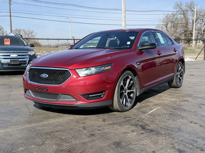 2015 Ford Taurus SHO   - Photo 1 - Cahokia, IL 62206