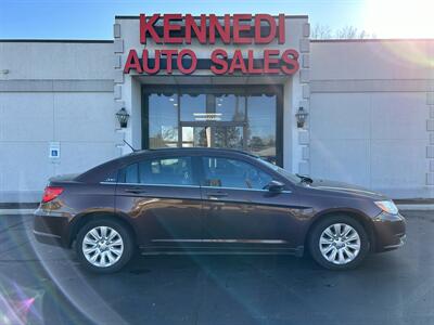 2013 Chrysler 200 LX   - Photo 1 - Fairview Heights, IL 62208