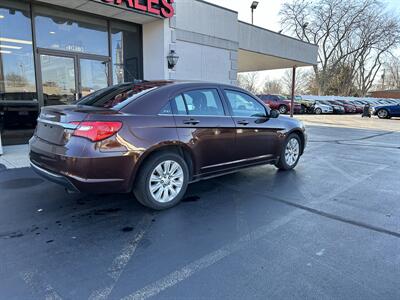 2013 Chrysler 200 LX   - Photo 4 - Fairview Heights, IL 62208