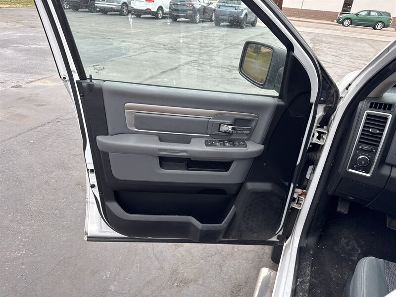 2014 RAM 1500 Big Horn - Photo 12 - Millstadt, IL 62260
