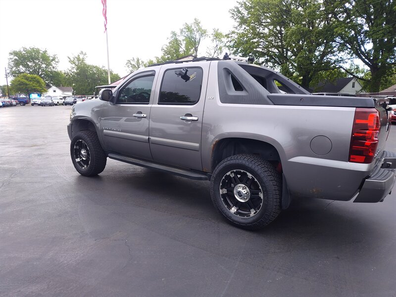 2007 Chevrolet Avalanche LS 1500 - Photo 3 - Freeburg, IL 62243