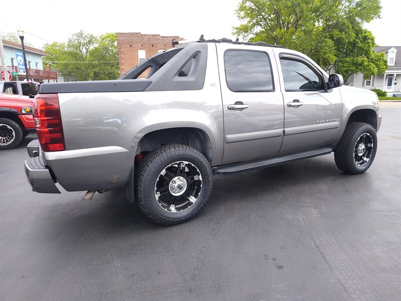 2007 Chevrolet Avalanche LS 1500 - Photo 4 - Freeburg, IL 62243