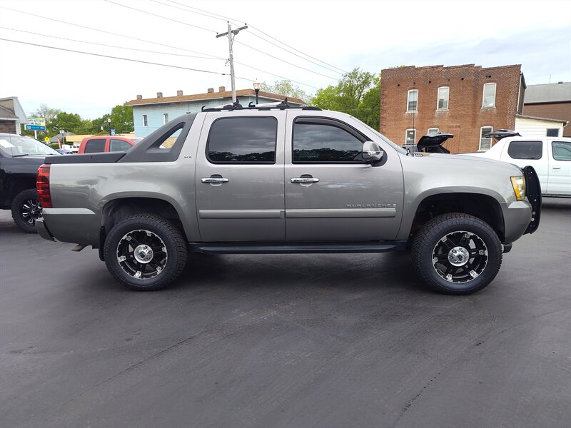 2007 Chevrolet Avalanche LS 1500 - Photo 5 - Freeburg, IL 62243