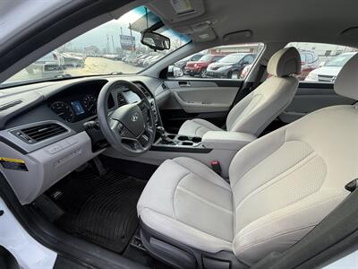 2017 Hyundai SONATA Eco   - Photo 9 - Cahokia, IL 62206