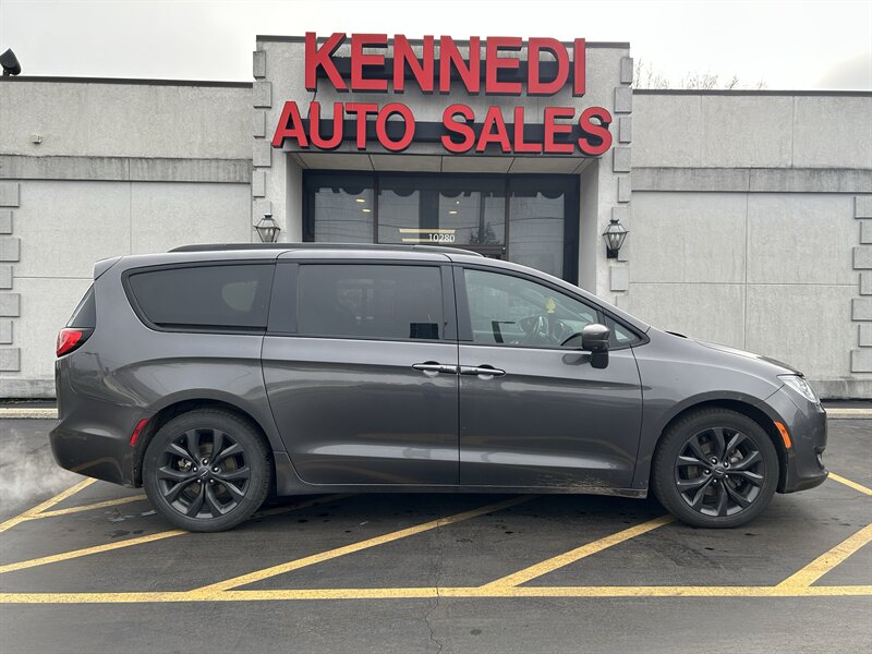 2020 Chrysler Pacifica Touring L Plus