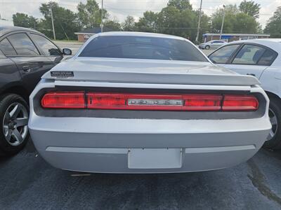 2009 Dodge Challenger SE   - Photo 3 - Belleville, IL 62223