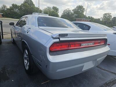 2009 Dodge Challenger SE   - Photo 6 - Belleville, IL 62223