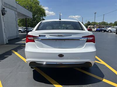 2012 Chrysler 200 LX - Photo 7 - Fairview Heights, IL 62208