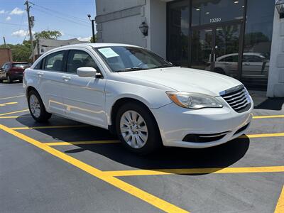 2012 Chrysler 200 LX - Photo 2 - Fairview Heights, IL 62208