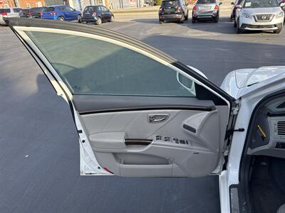 2011 Hyundai Azera Limited   - Photo 14 - Millstadt, IL 62260