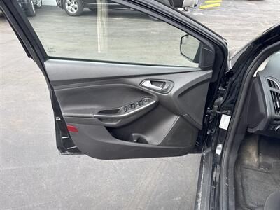 2018 Ford Focus SEL   - Photo 12 - Millstadt, IL 62260
